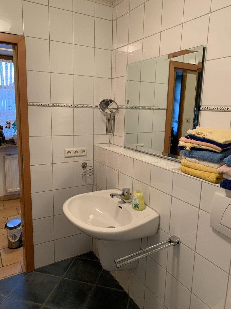 Prenájom bytu 2-izbový 60 m², Bahnhofstr. 12, Erpolzheim, Porýnie-Falcko Prenájom bytu 2-izbový 60 m², Bahnhofstr. 12, Erpolzheim, Porýnie-Falcko