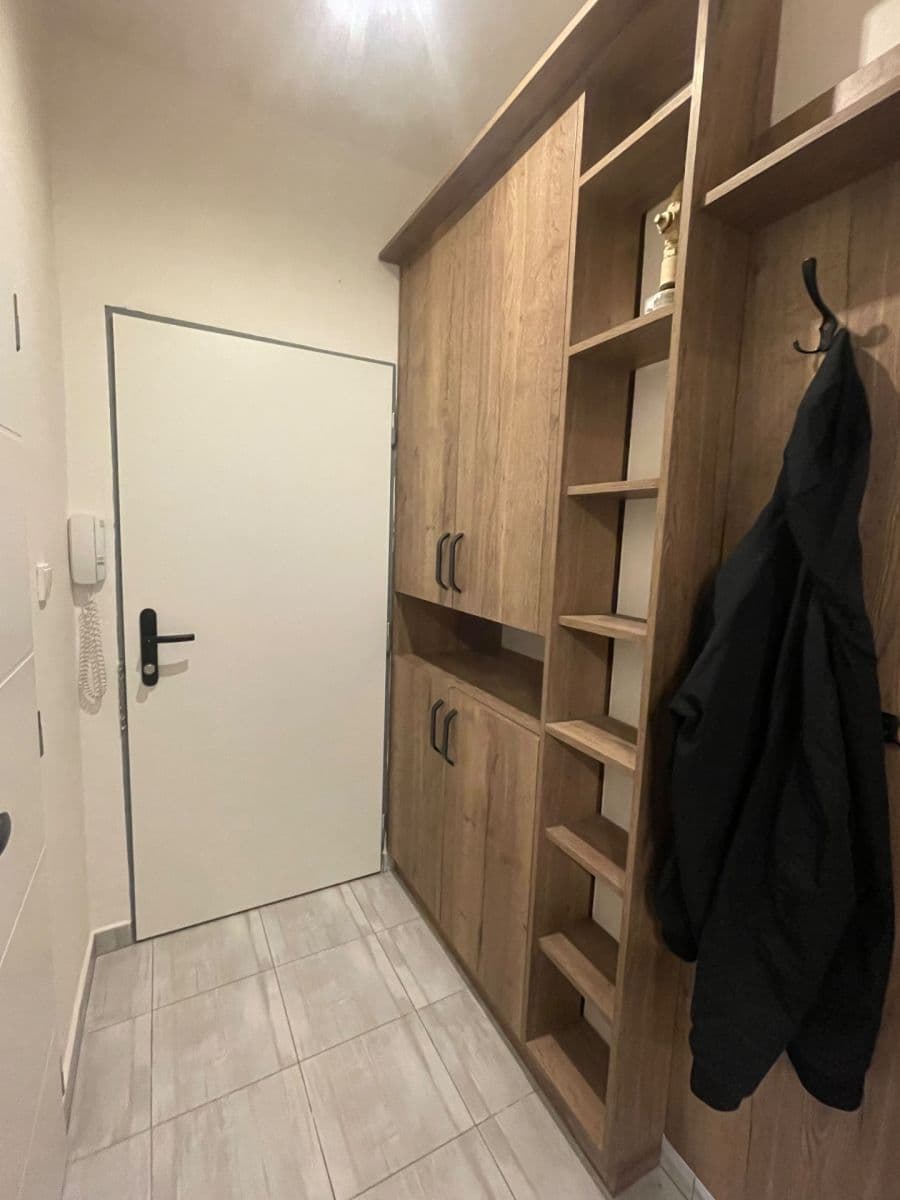 Prenájom bytu 1-izbový 29 m², nám. Mládežníků, Kralupy nad Vltavou, Středočeský kraj Prenájom bytu 1-izbový 29 m², nám. Mládežníků, Kralupy nad Vltavou, Středočeský kraj