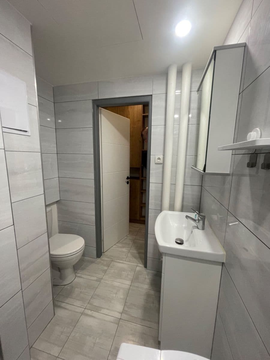 Prenájom bytu 1-izbový 29 m², nám. Mládežníků, Kralupy nad Vltavou, Středočeský kraj Prenájom bytu 1-izbový 29 m², nám. Mládežníků, Kralupy nad Vltavou, Středočeský kraj