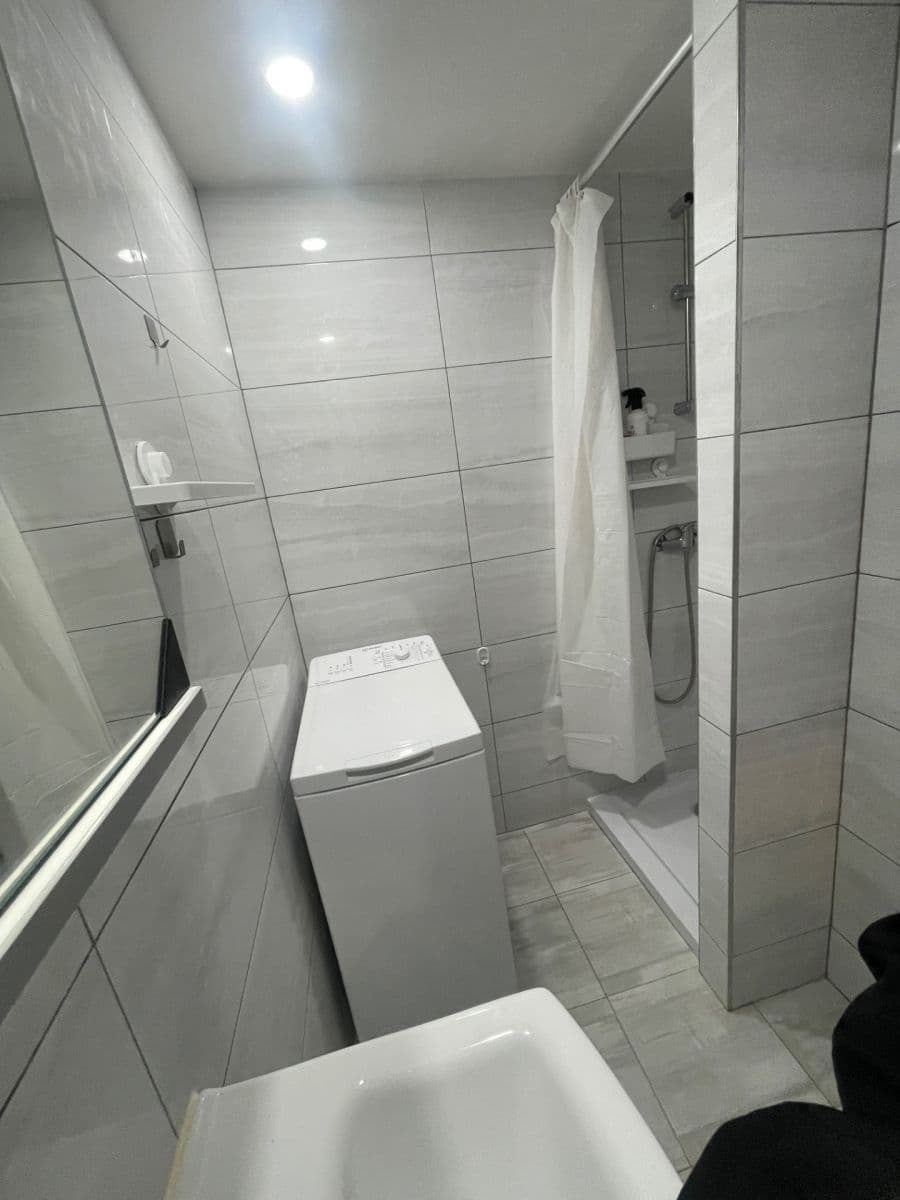 Prenájom bytu 1-izbový 29 m², nám. Mládežníků, Kralupy nad Vltavou, Středočeský kraj Prenájom bytu 1-izbový 29 m², nám. Mládežníků, Kralupy nad Vltavou, Středočeský kraj