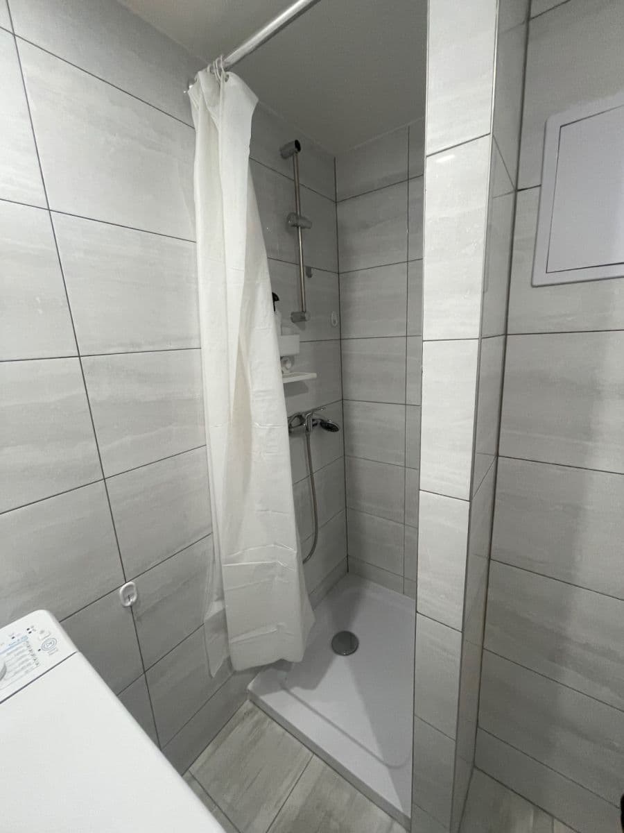 Prenájom bytu 1-izbový 29 m², nám. Mládežníků, Kralupy nad Vltavou, Středočeský kraj Prenájom bytu 1-izbový 29 m², nám. Mládežníků, Kralupy nad Vltavou, Středočeský kraj