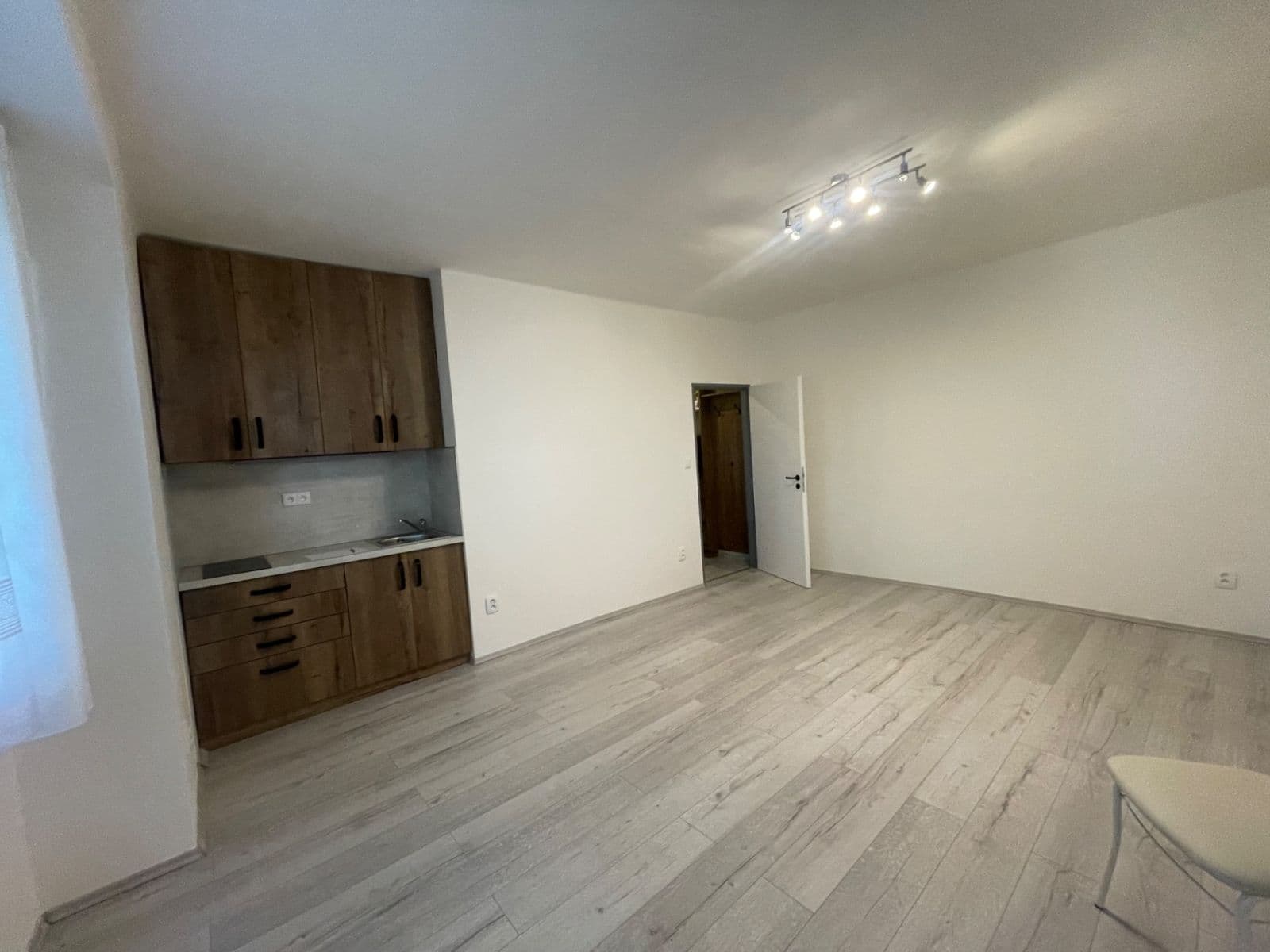 Prenájom bytu 1-izbový 29 m², nám. Mládežníků, Kralupy nad Vltavou, Středočeský kraj Prenájom bytu 1-izbový 29 m², nám. Mládežníků, Kralupy nad Vltavou, Středočeský kraj