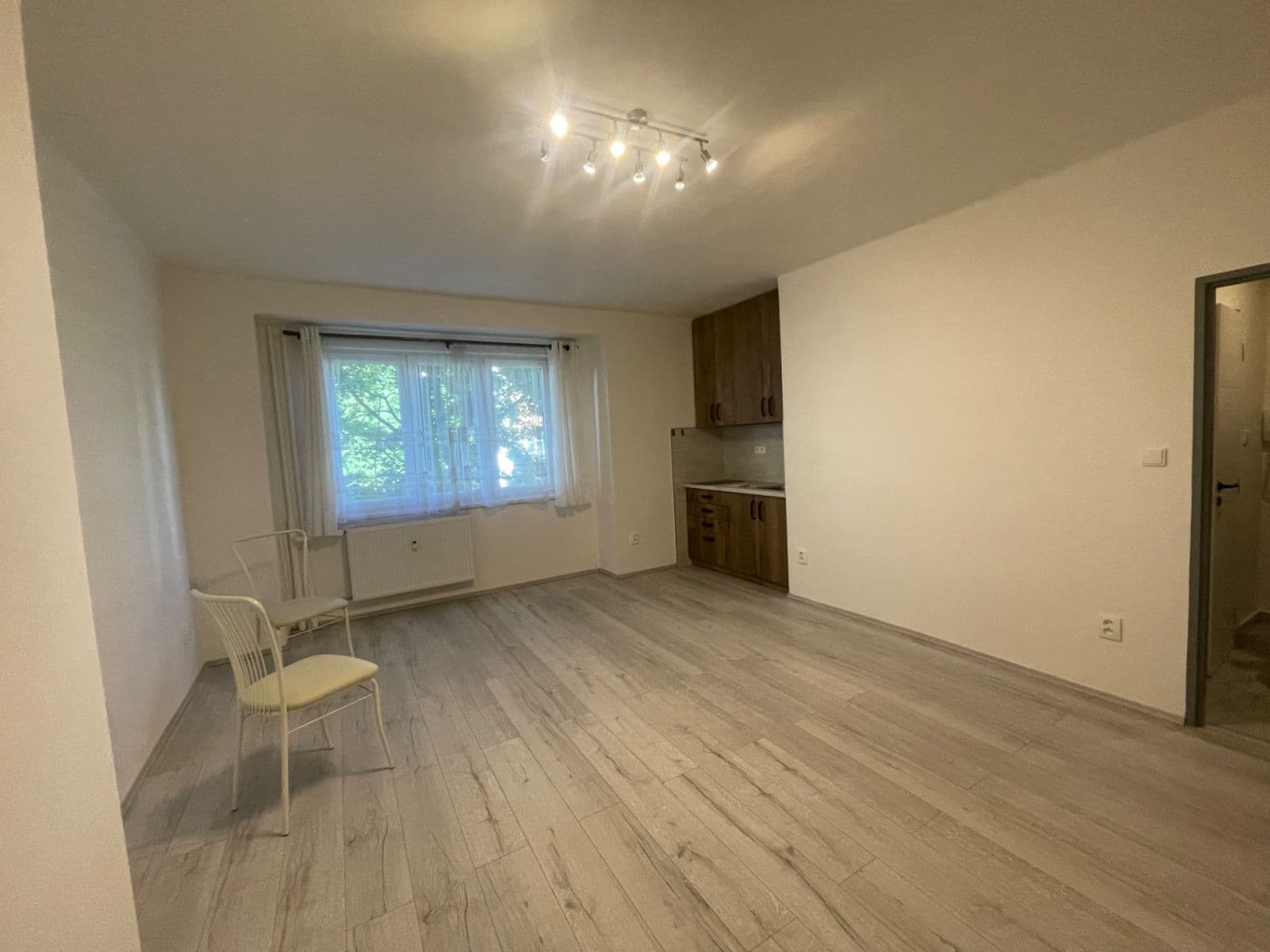 Prenájom bytu 1-izbový 29 m², nám. Mládežníků, Kralupy nad Vltavou, Středočeský kraj Prenájom bytu 1-izbový 29 m², nám. Mládežníků, Kralupy nad Vltavou, Středočeský kraj