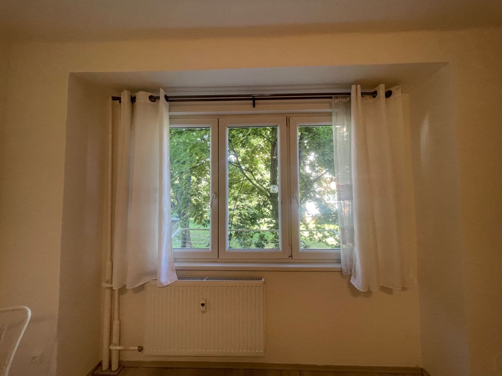 Prenájom bytu 1-izbový 29 m², nám. Mládežníků, Kralupy nad Vltavou, Středočeský kraj Prenájom bytu 1-izbový 29 m², nám. Mládežníků, Kralupy nad Vltavou, Středočeský kraj