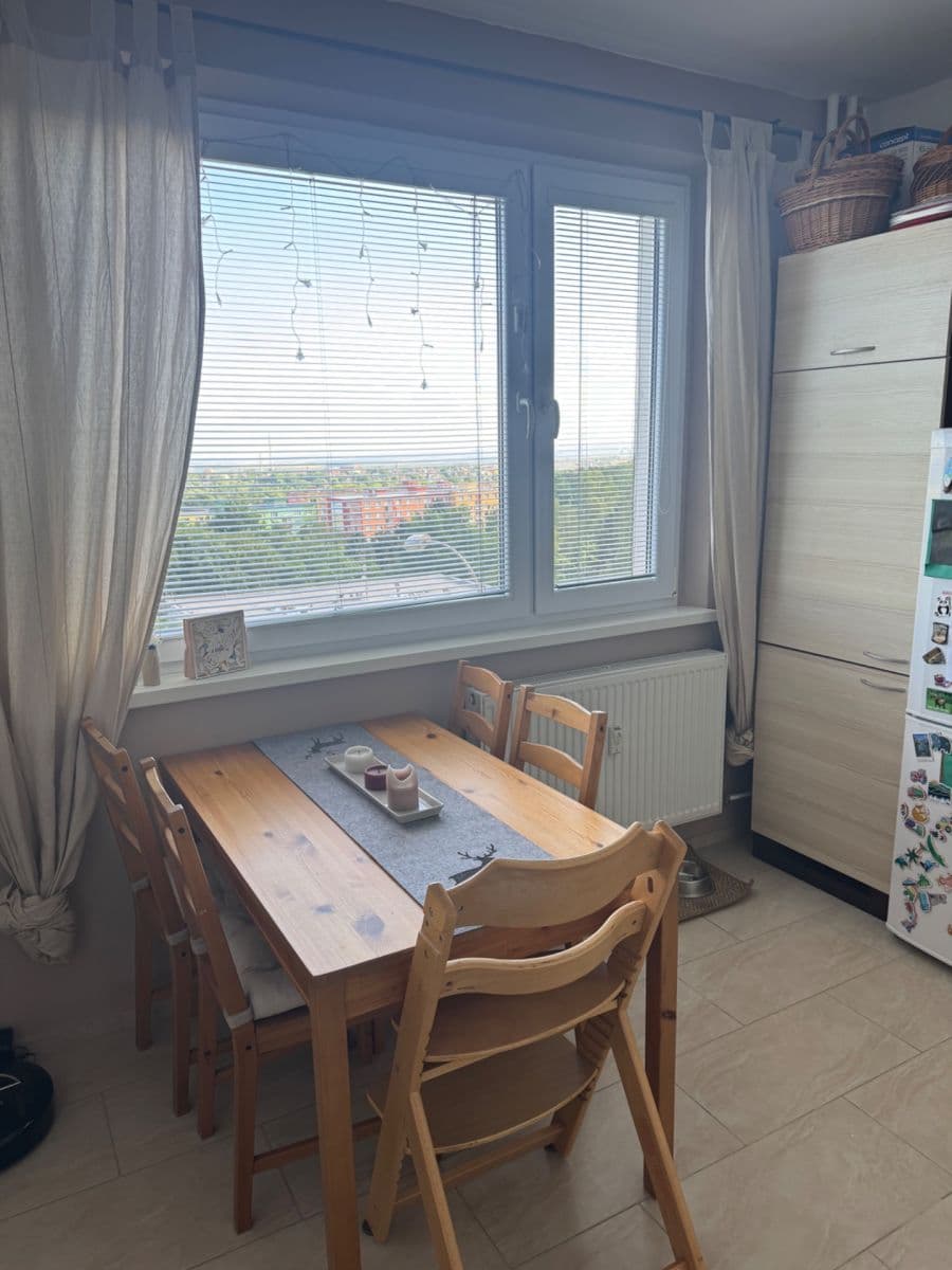 Prenájom bytu 2-izbový 60 m², Kamenný vrch, Chomutov, Ústecký kraj Prenájom bytu 2-izbový 60 m², Kamenný vrch, Chomutov, Ústecký kraj