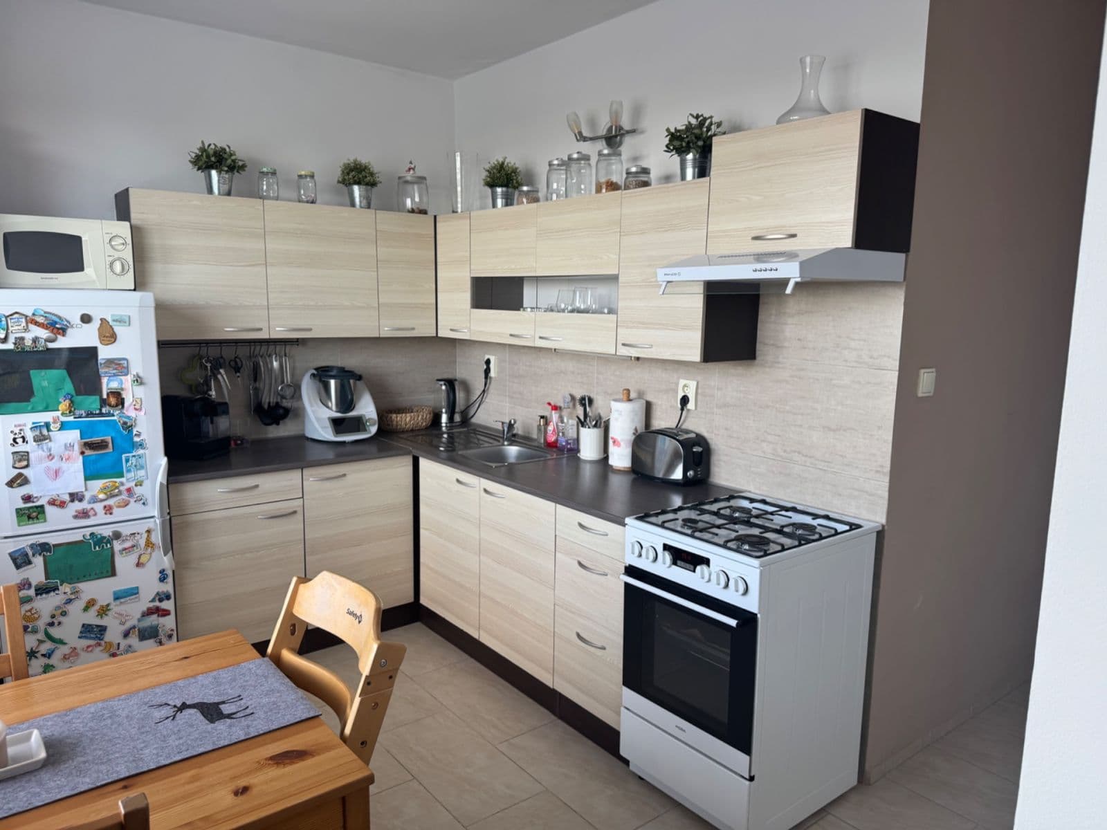 Prenájom bytu 2-izbový 60 m², Kamenný vrch, Chomutov, Ústecký kraj Prenájom bytu 2-izbový 60 m², Kamenný vrch, Chomutov, Ústecký kraj