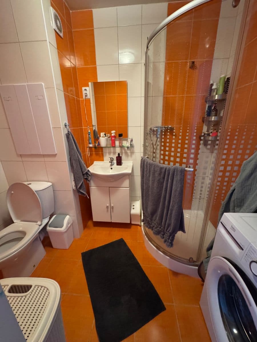 Prenájom bytu 2-izbový 60 m², Kamenný vrch, Chomutov, Ústecký kraj Prenájom bytu 2-izbový 60 m², Kamenný vrch, Chomutov, Ústecký kraj