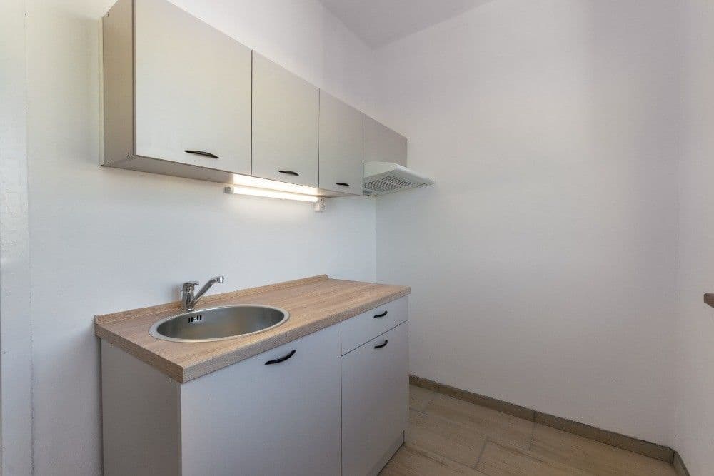 Prenájom bytu 1-izbový 34 m², Šrámkova, Ústí nad Labem, Ústecký kraj Prenájom bytu 1-izbový 34 m², Šrámkova, Ústí nad Labem, Ústecký kraj