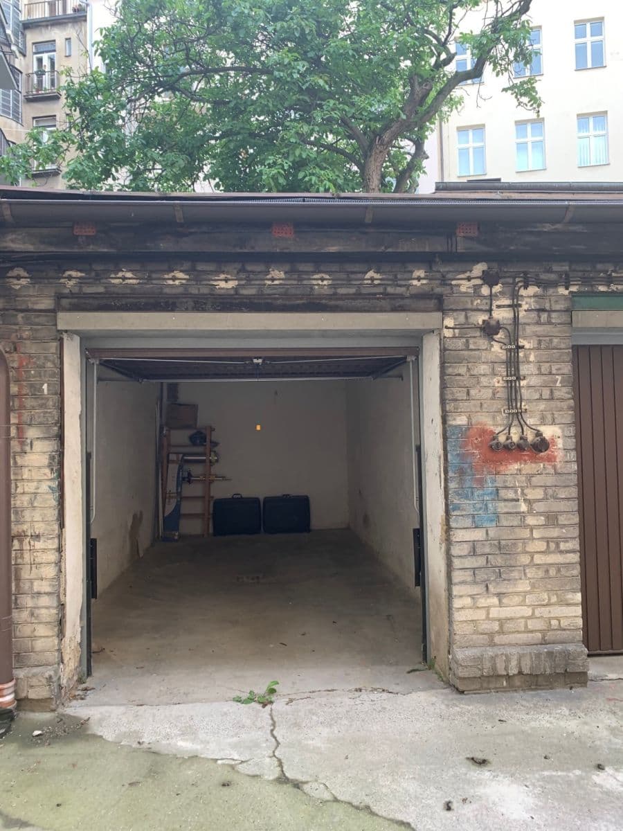 Prenájom garáže 18 m², Praha, Praha Prenájom garáže 18 m², Praha, Praha