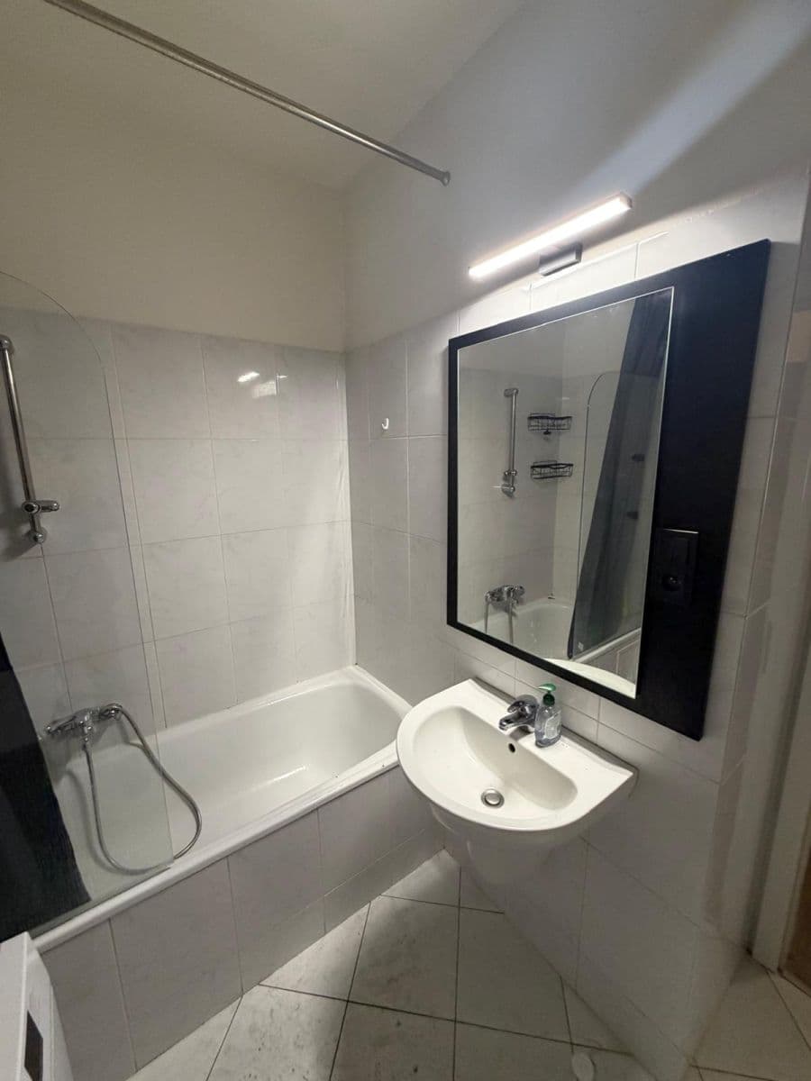 Prenájom bytu 1-izbový 34 m², Sokolská, Praha, Praha Prenájom bytu 1-izbový 34 m², Sokolská, Praha, Praha