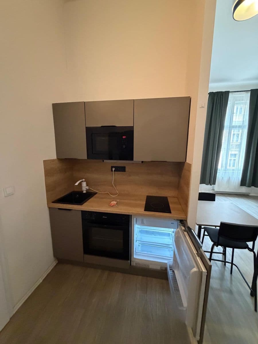 Prenájom bytu 1-izbový 34 m², Sokolská, Praha, Praha Prenájom bytu 1-izbový 34 m², Sokolská, Praha, Praha