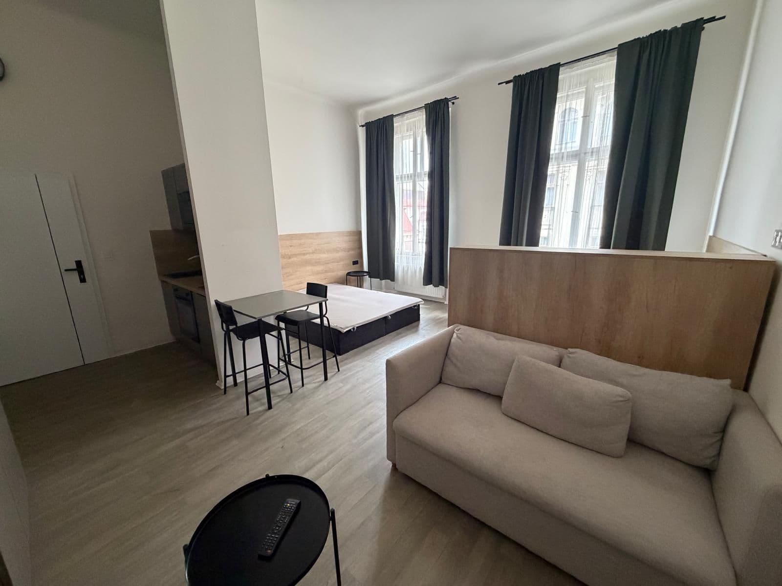 Prenájom bytu 1-izbový 34 m², Sokolská, Praha, Praha Prenájom bytu 1-izbový 34 m², Sokolská, Praha, Praha