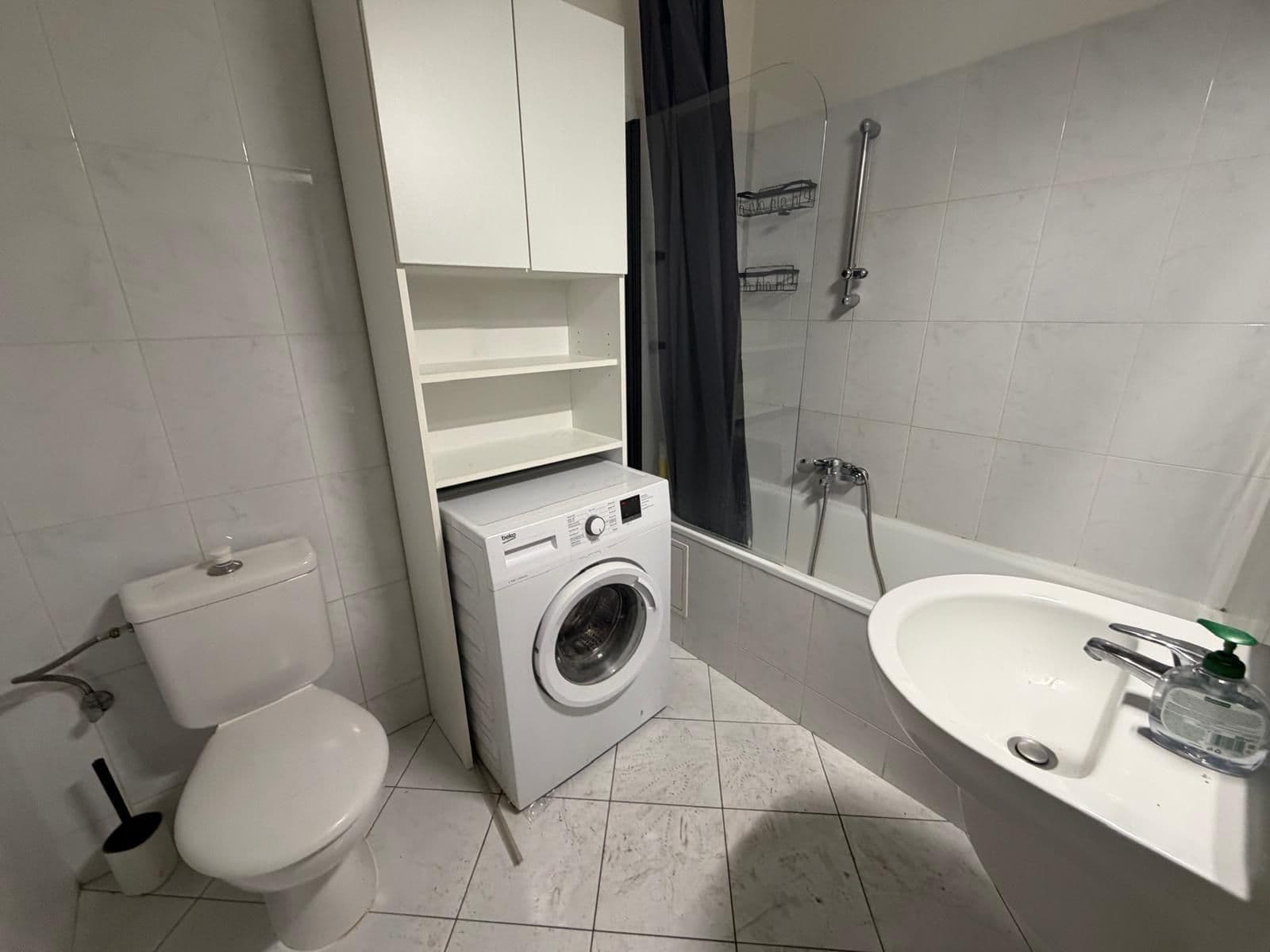 Prenájom bytu 1-izbový 34 m², Sokolská, Praha, Praha Prenájom bytu 1-izbový 34 m², Sokolská, Praha, Praha