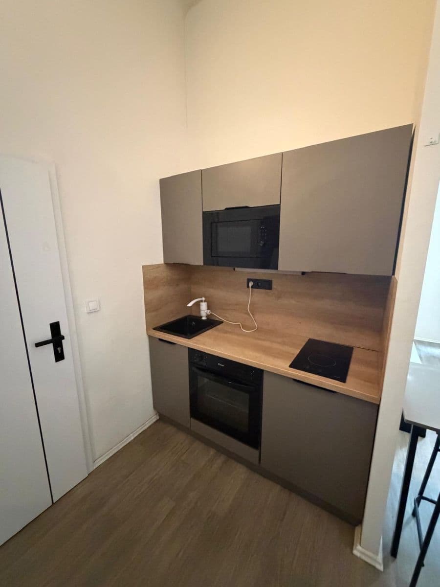 Prenájom bytu 1-izbový 34 m², Sokolská, Praha, Praha Prenájom bytu 1-izbový 34 m², Sokolská, Praha, Praha