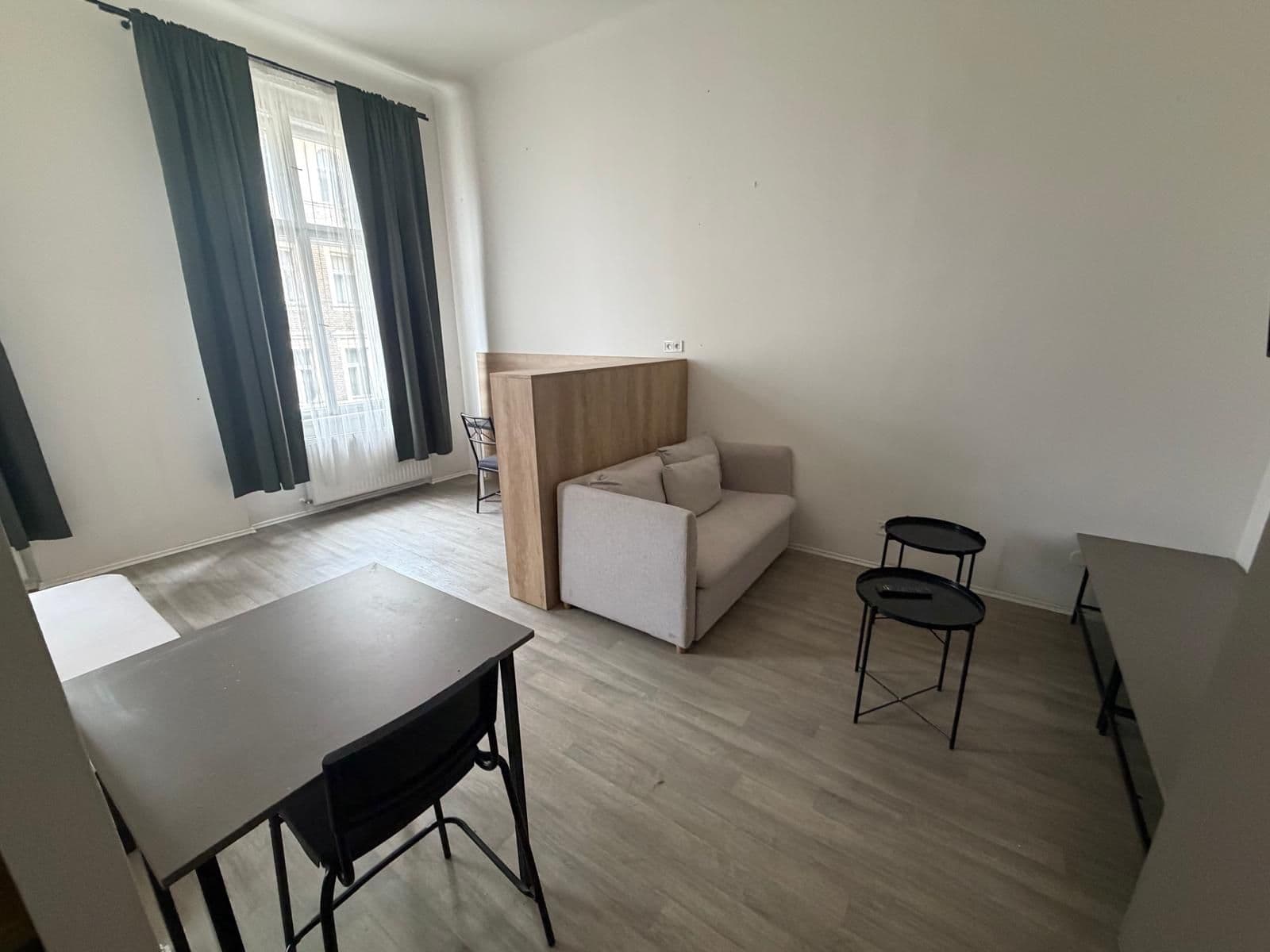 Prenájom bytu 1-izbový 34 m², Sokolská, Praha, Praha Prenájom bytu 1-izbový 34 m², Sokolská, Praha, Praha