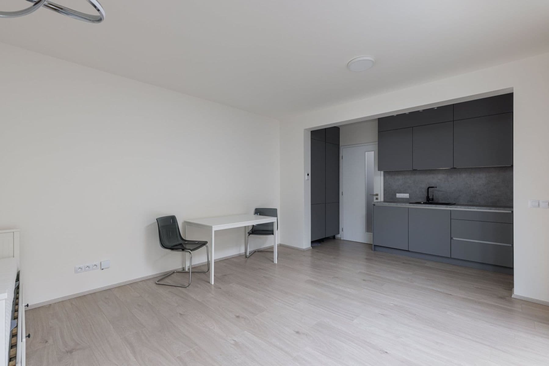 Prenájom bytu 1-izbový 37 m², Hartigova, Praha, Praha Prenájom bytu 1-izbový 37 m², Hartigova, Praha, Praha