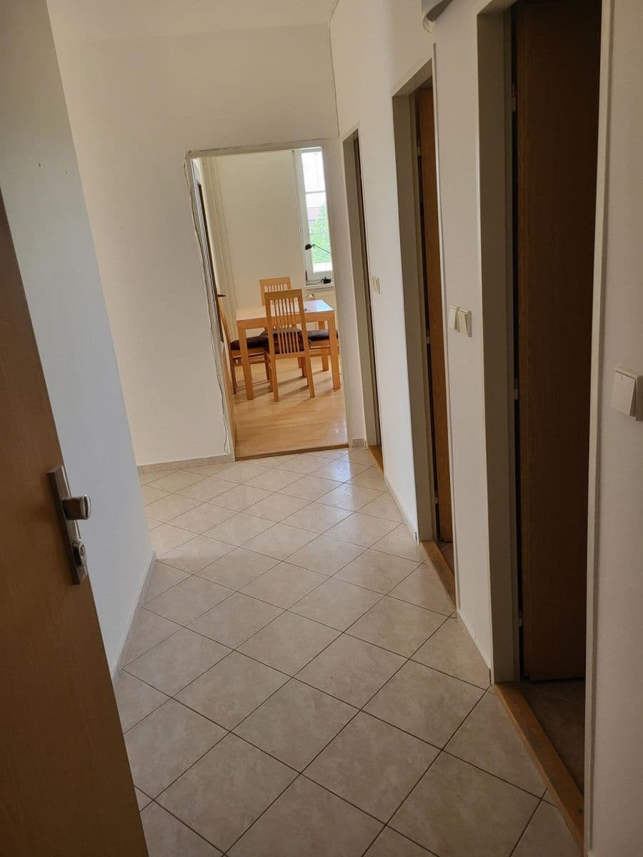 Prenájom bytu 2-izbový 63 m², Topolová, Olomouc, Olomoucký kraj Prenájom bytu 2-izbový 63 m², Topolová, Olomouc, Olomoucký kraj