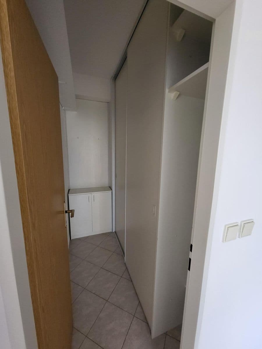Prenájom bytu 2-izbový 63 m², Topolová, Olomouc, Olomoucký kraj Prenájom bytu 2-izbový 63 m², Topolová, Olomouc, Olomoucký kraj