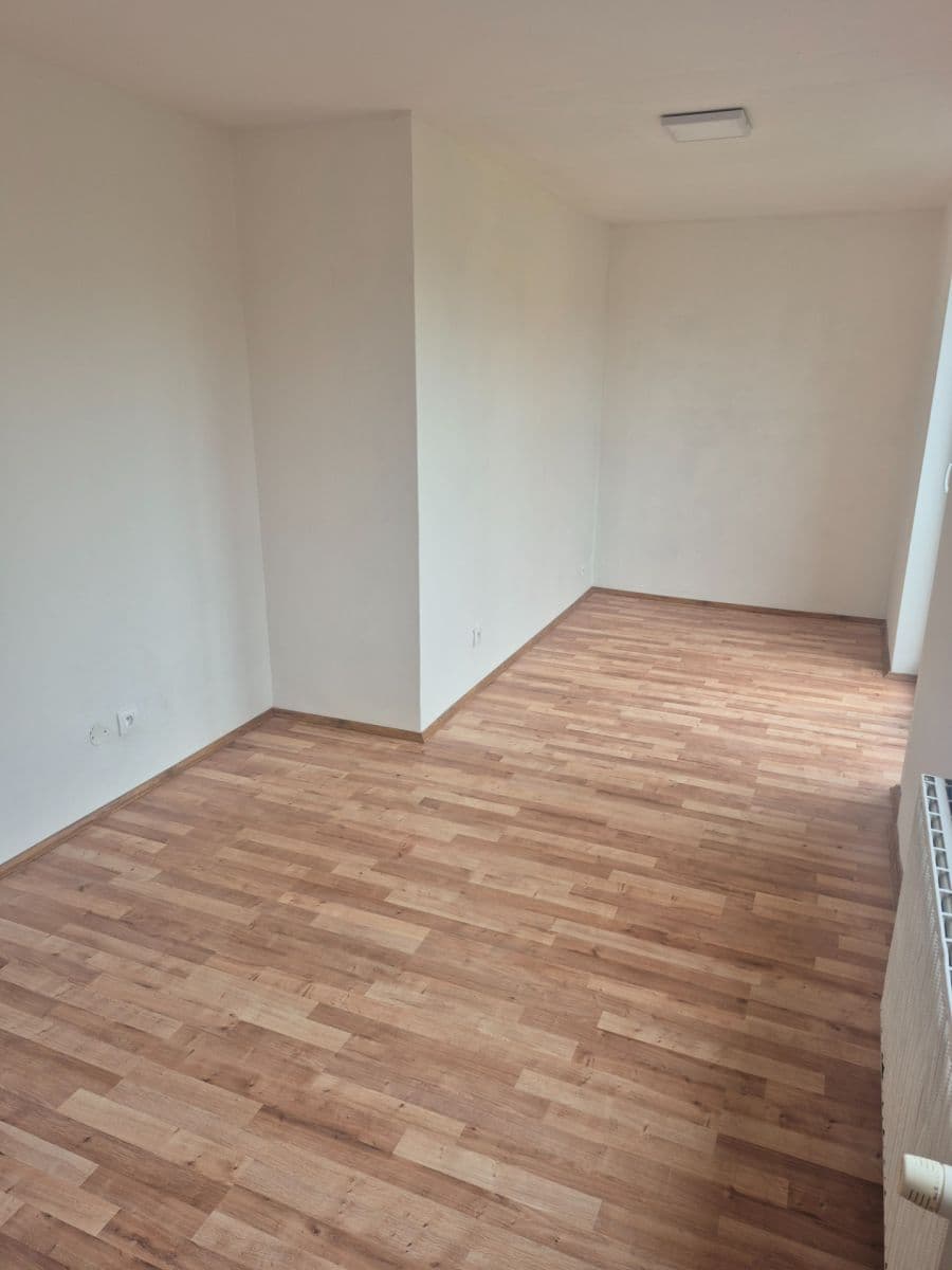 Prenájom bytu 4-izbový 88 m², Lišická, Praha, Praha Prenájom bytu 4-izbový 88 m², Lišická, Praha, Praha