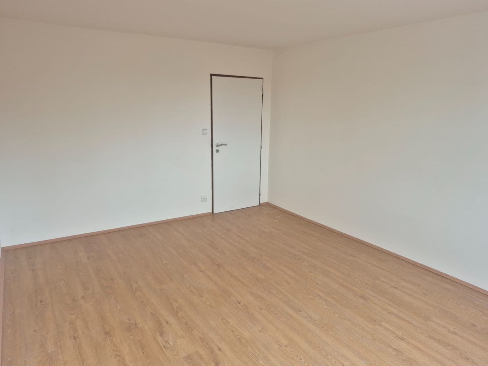 Prenájom bytu 4-izbový 88 m², Lišická, Praha, Praha Prenájom bytu 4-izbový 88 m², Lišická, Praha, Praha