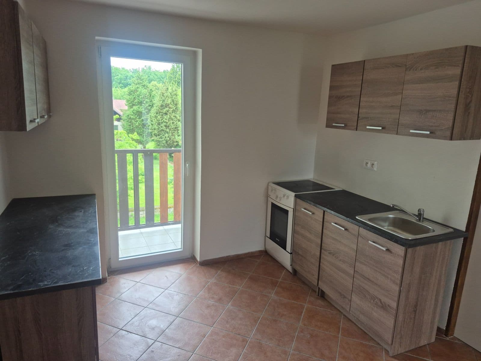 Prenájom bytu 4-izbový 88 m², Lišická, Praha, Praha Prenájom bytu 4-izbový 88 m², Lišická, Praha, Praha