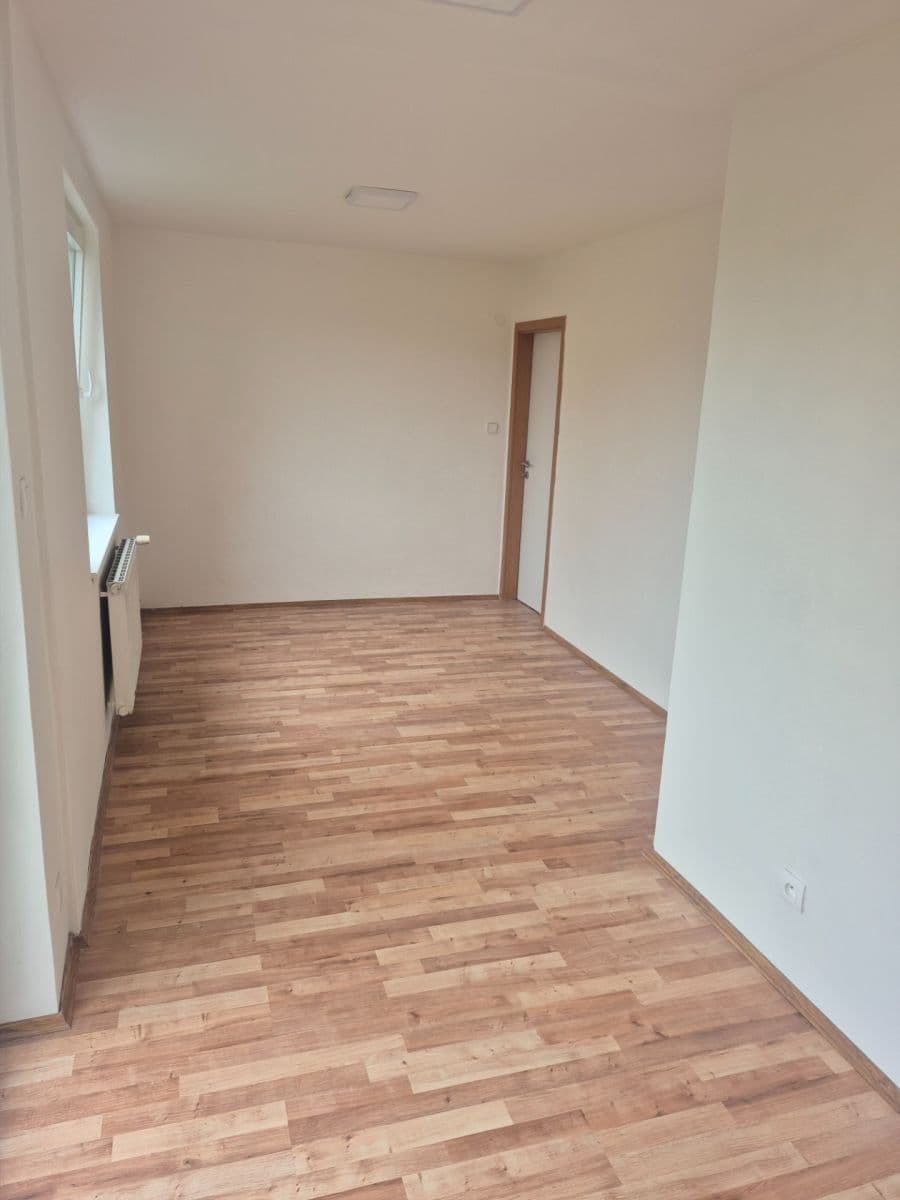 Prenájom bytu 4-izbový 88 m², Lišická, Praha, Praha Prenájom bytu 4-izbový 88 m², Lišická, Praha, Praha
