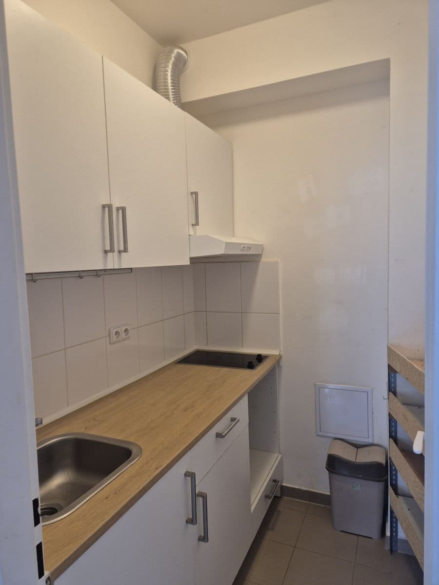 Prenájom bytu 1-izbový 35 m², Kladenská, Praha, Praha Prenájom bytu 1-izbový 35 m², Kladenská, Praha, Praha