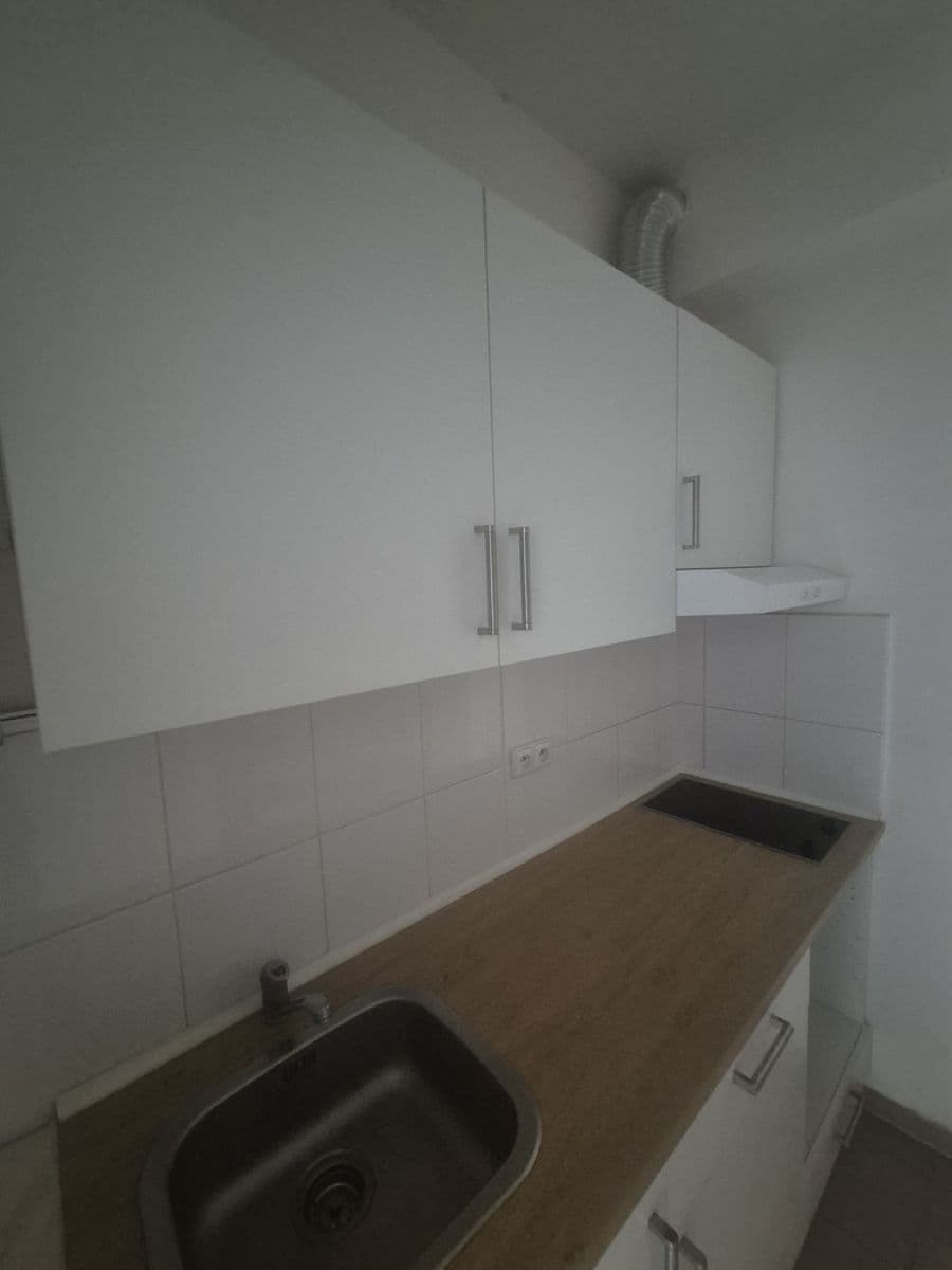Prenájom bytu 1-izbový 35 m², Kladenská, Praha, Praha Prenájom bytu 1-izbový 35 m², Kladenská, Praha, Praha