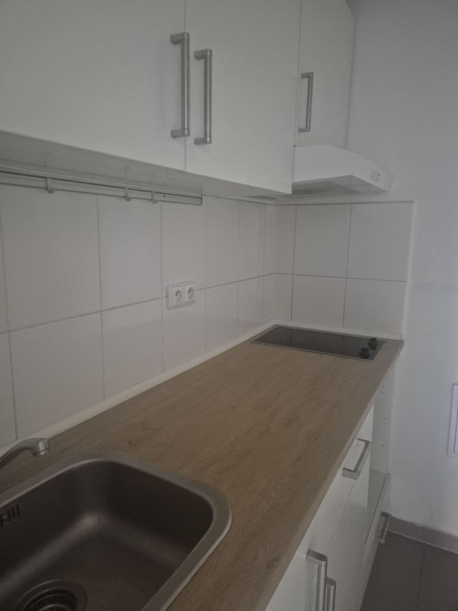 Prenájom bytu 1-izbový 35 m², Kladenská, Praha, Praha Prenájom bytu 1-izbový 35 m², Kladenská, Praha, Praha