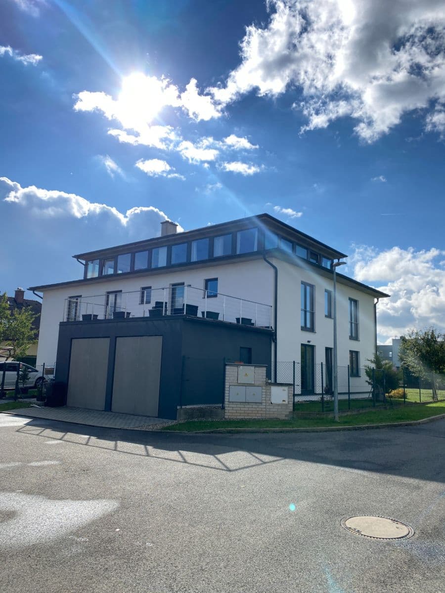 Prenájom bytu 2-izbový 77 m², Větrná, Černošice, Středočeský kraj Prenájom bytu 2-izbový 77 m², Větrná, Černošice, Středočeský kraj