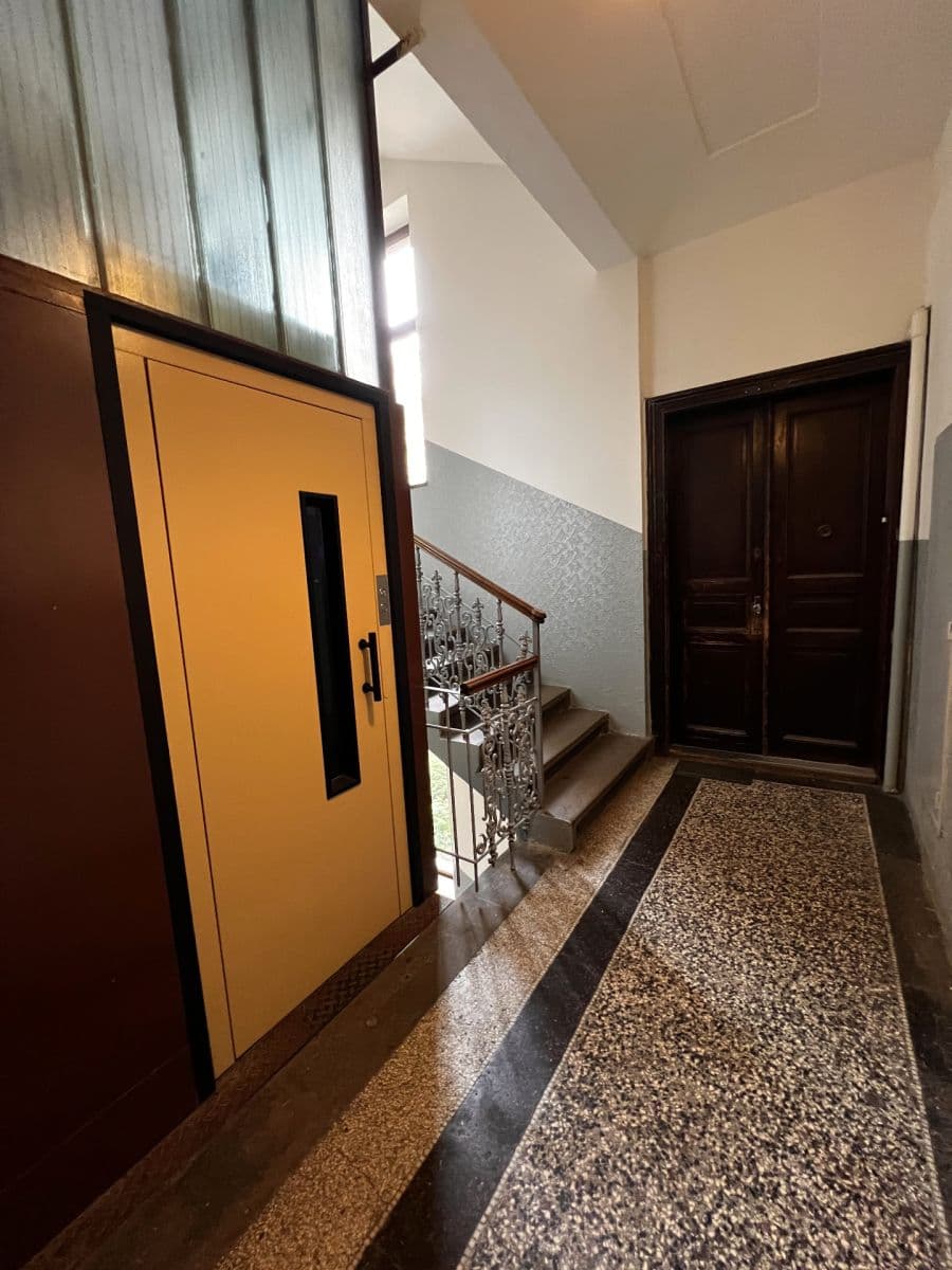 Prenájom bytu 2-izbový 86 m², Mělnická, Praha, Praha Prenájom bytu 2-izbový 86 m², Mělnická, Praha, Praha