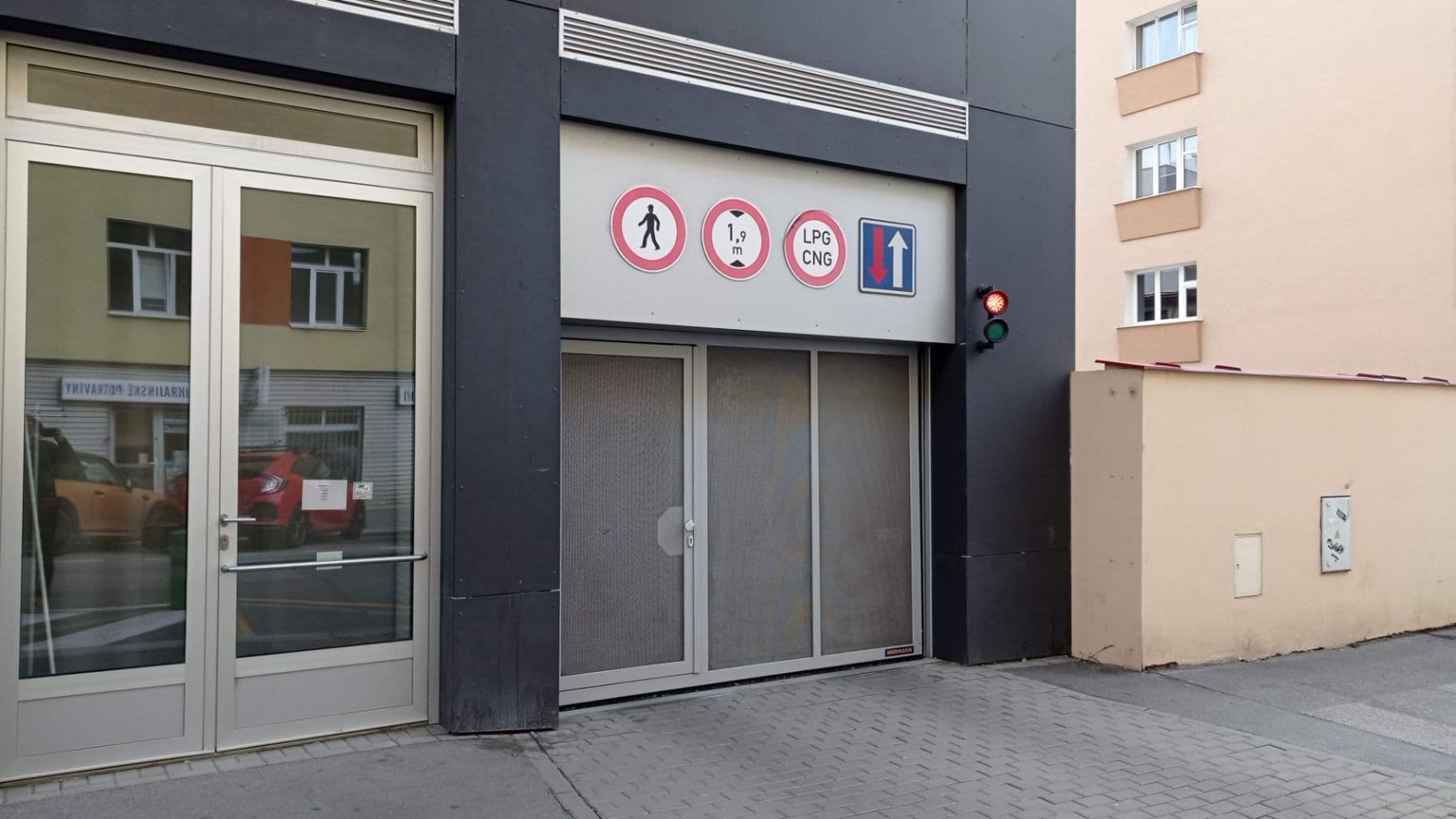 Prenájom garáže 17 m², Praha, Praha Prenájom garáže 17 m², Praha, Praha