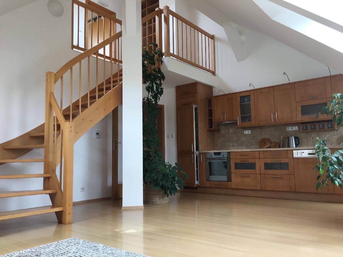 Prenájom bytu 4-izbový 95 m², Mladotova, Praha, Praha Prenájom bytu 4-izbový 95 m², Mladotova, Praha, Praha