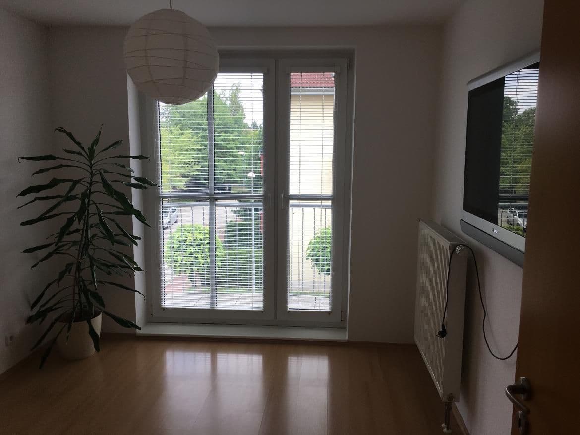 Prenájom bytu 4-izbový 95 m², Mladotova, Praha, Praha Prenájom bytu 4-izbový 95 m², Mladotova, Praha, Praha