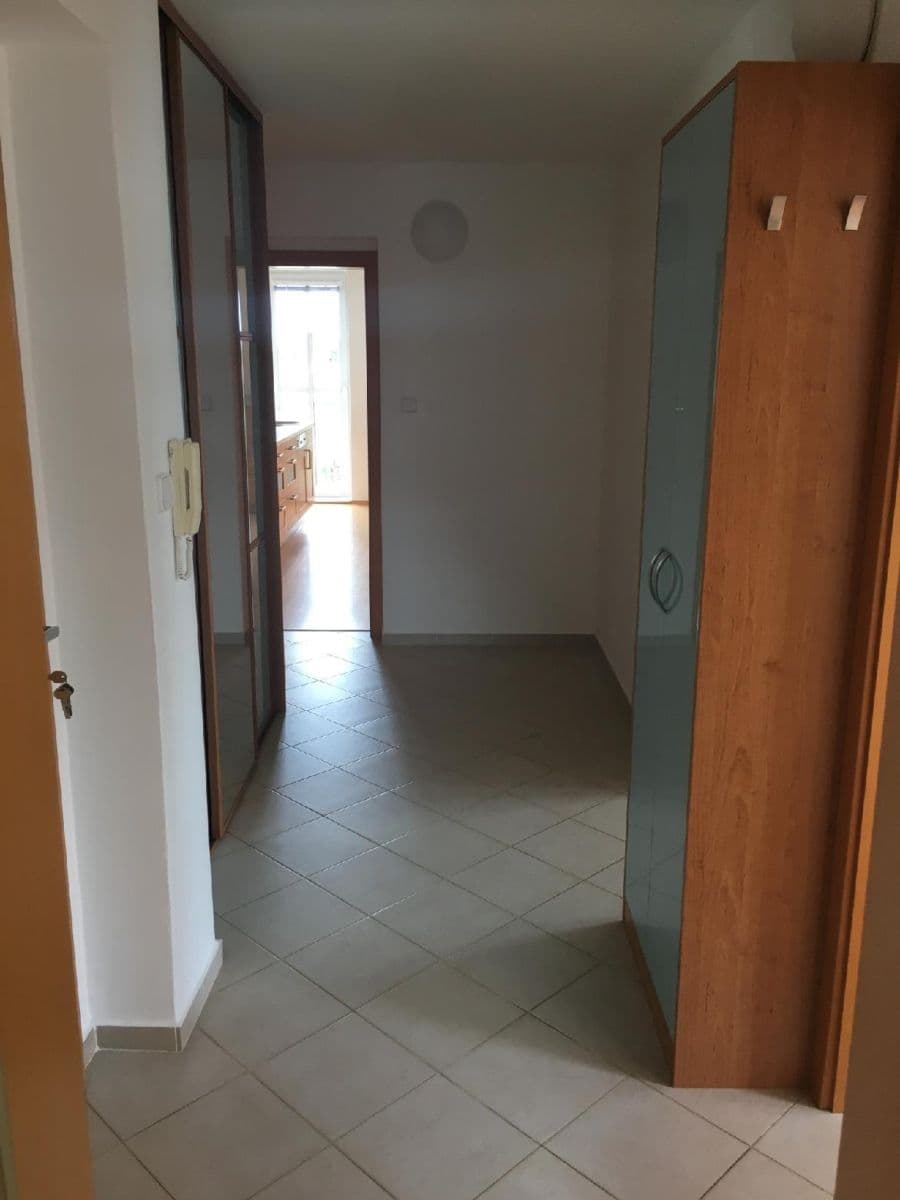 Prenájom bytu 4-izbový 95 m², Mladotova, Praha, Praha Prenájom bytu 4-izbový 95 m², Mladotova, Praha, Praha