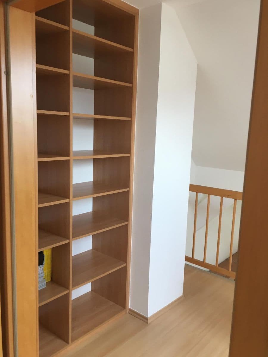 Prenájom bytu 4-izbový 95 m², Mladotova, Praha, Praha Prenájom bytu 4-izbový 95 m², Mladotova, Praha, Praha
