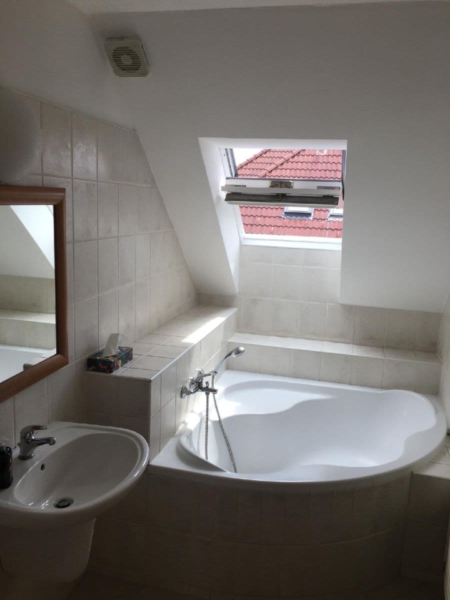 Prenájom bytu 4-izbový 95 m², Mladotova, Praha, Praha Prenájom bytu 4-izbový 95 m², Mladotova, Praha, Praha