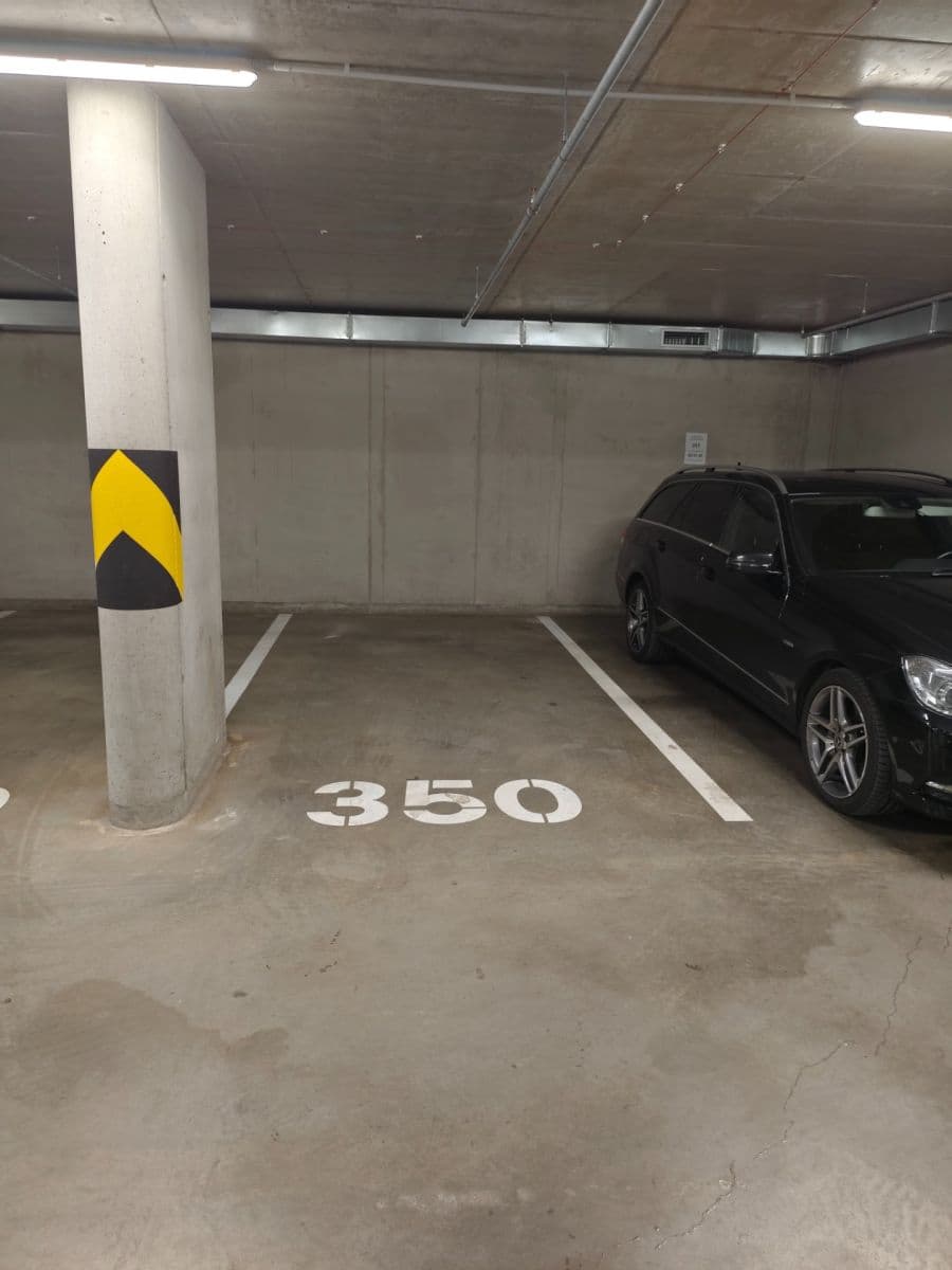 Prenájom garáže 14 m², Ramonova, Praha, Praha Prenájom garáže 14 m², Ramonova, Praha, Praha