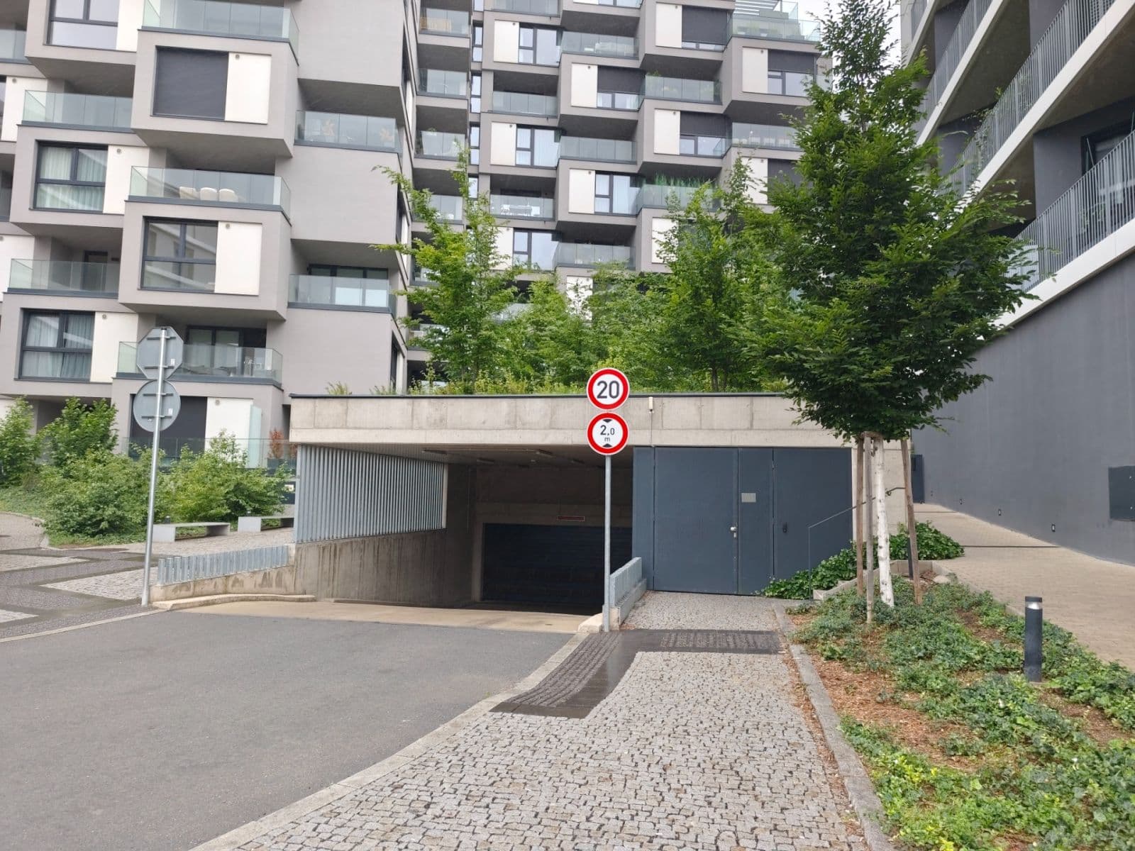 Prenájom garáže 14 m², Ramonova, Praha, Praha Prenájom garáže 14 m², Ramonova, Praha, Praha
