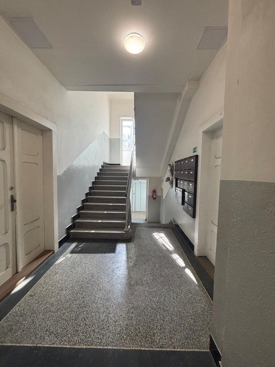 Predaj bytu 1-izbový 28 m², Ohradní, Praha, Praha Predaj bytu 1-izbový 28 m², Ohradní, Praha, Praha