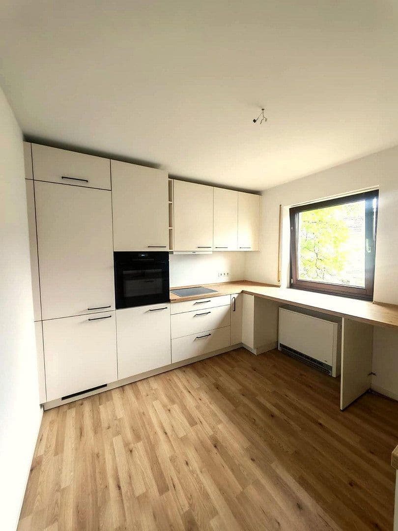Prenájom bytu 2-izbový 84 m², Kameruner Str. 14, München, Bavorsko Prenájom bytu 2-izbový 84 m², Kameruner Str. 14, München, Bavorsko