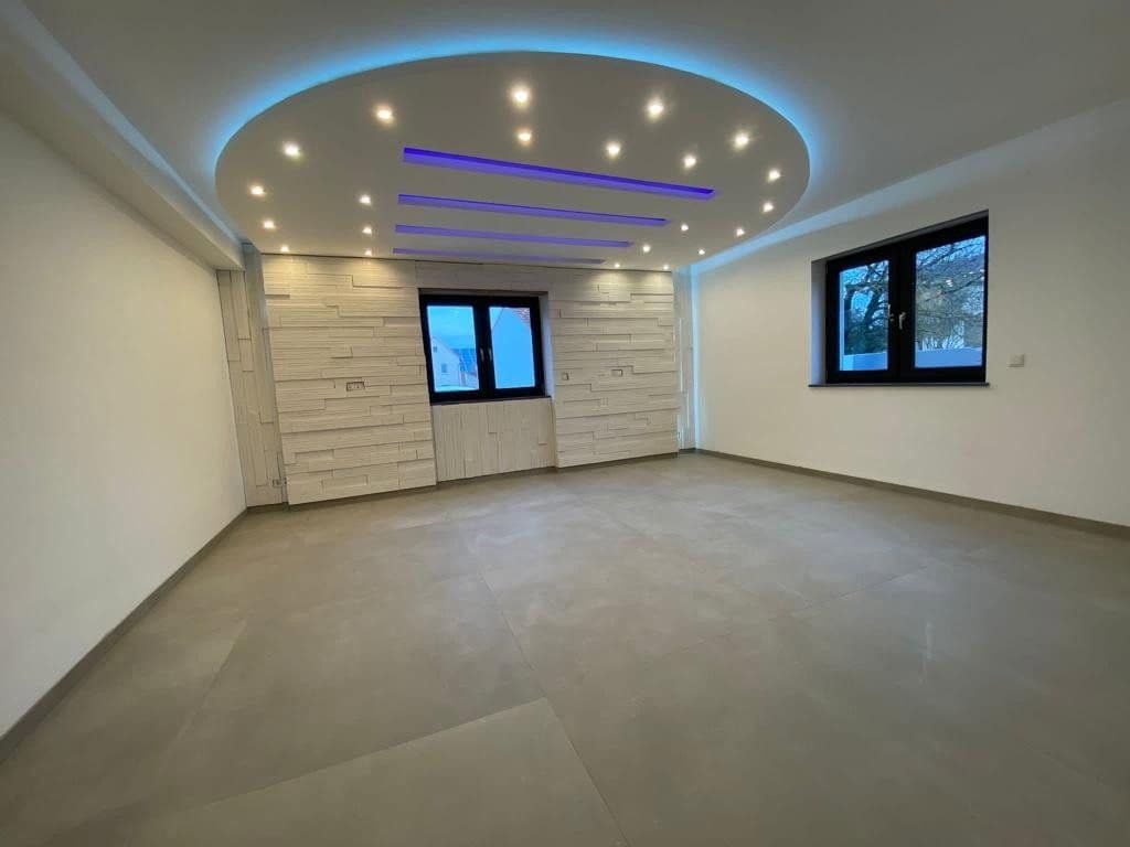 Prenájom bytu 5-izbový 200 m², Rheinfelserstr 61b, Gießen, Hesensko Prenájom bytu 5-izbový 200 m², Rheinfelserstr 61b, Gießen, Hesensko