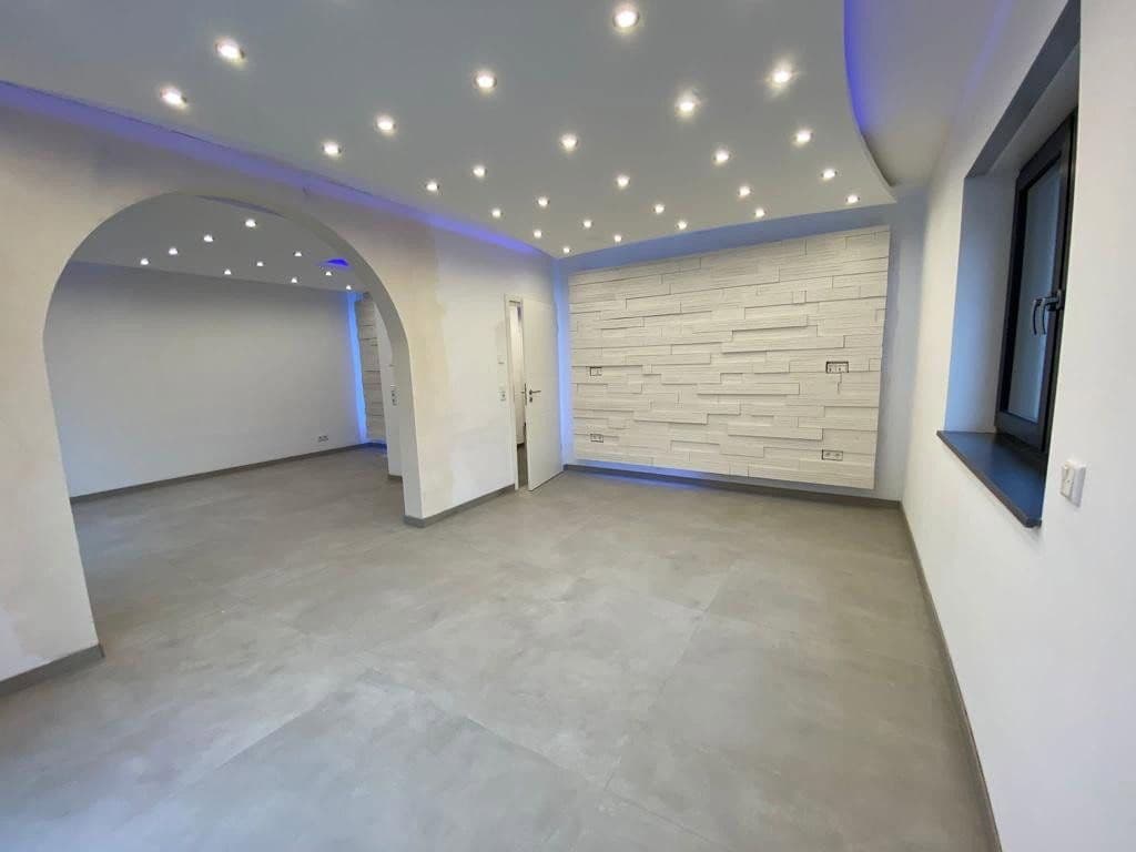Prenájom bytu 5-izbový 200 m², Rheinfelserstr 61b, Gießen, Hesensko Prenájom bytu 5-izbový 200 m², Rheinfelserstr 61b, Gießen, Hesensko