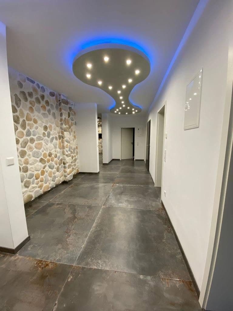 Prenájom bytu 5-izbový 200 m², Rheinfelserstr 61b, Gießen, Hesensko Prenájom bytu 5-izbový 200 m², Rheinfelserstr 61b, Gießen, Hesensko