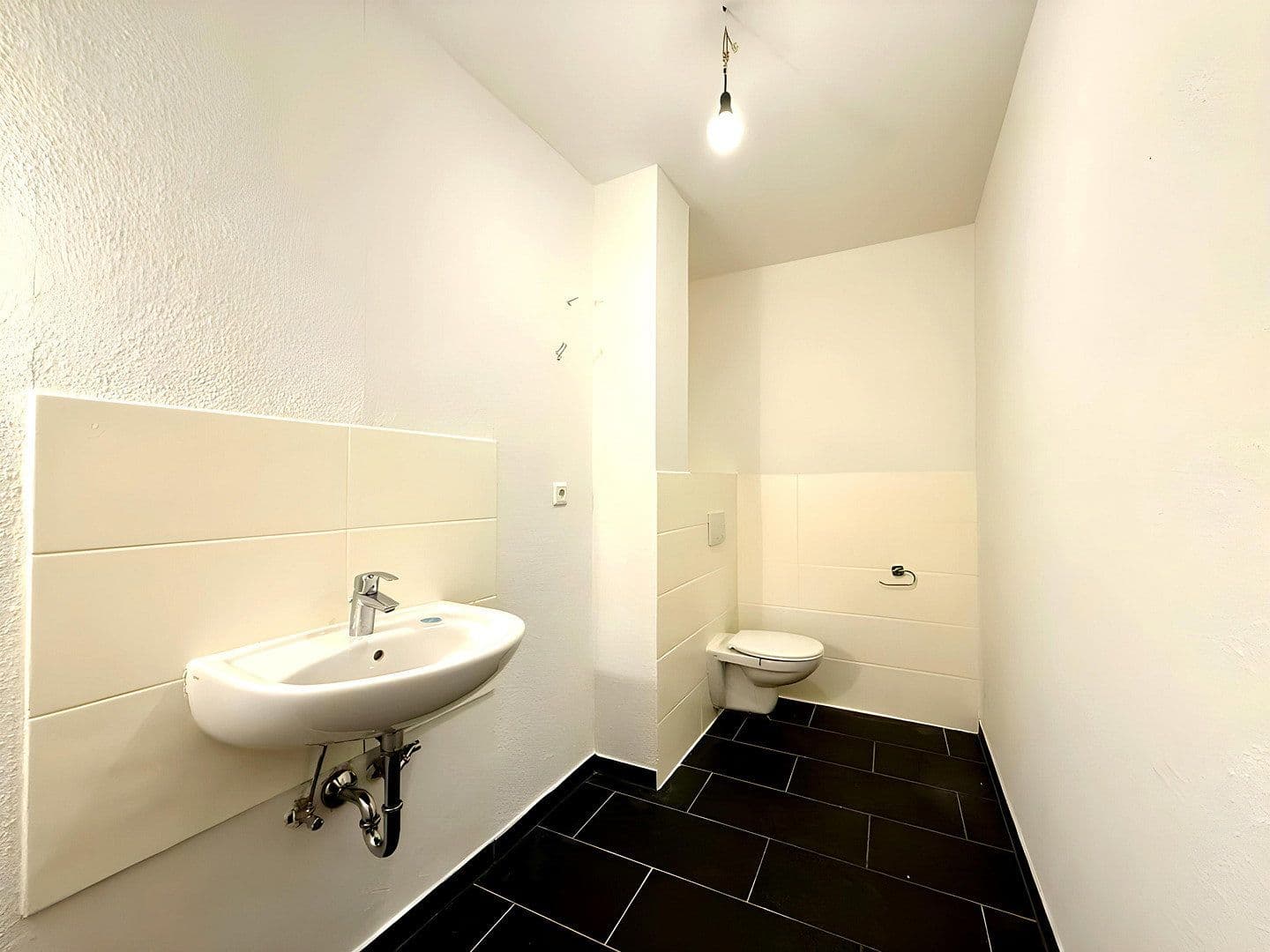 Prenájom bytu 2-izbový 100 m², Unter den Ulmen 130, Duisburg, Severné Porýnie - Westfálsko Prenájom bytu 2-izbový 100 m², Unter den Ulmen 130, Duisburg, Severné Porýnie - Westfálsko
