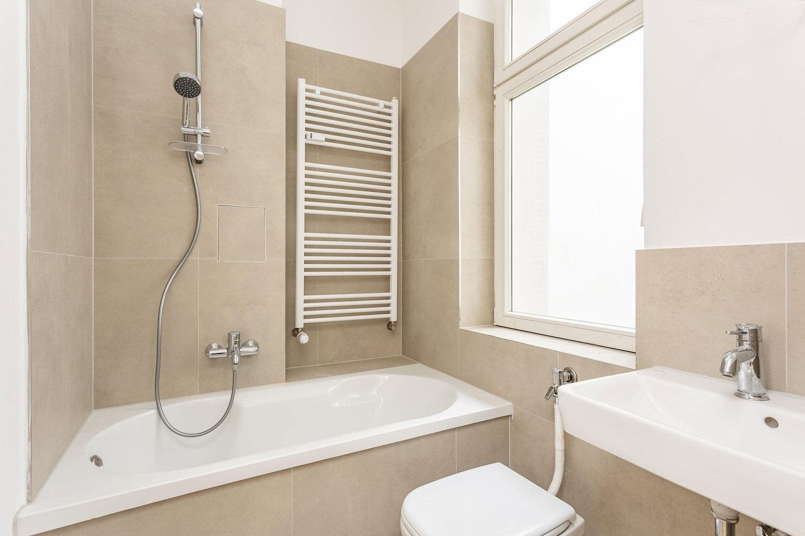 Predaj bytu 3-izbový 95 m², Külzer Straße 2, Berlin, Berlín Predaj bytu 3-izbový 95 m², Külzer Straße 2, Berlin, Berlín