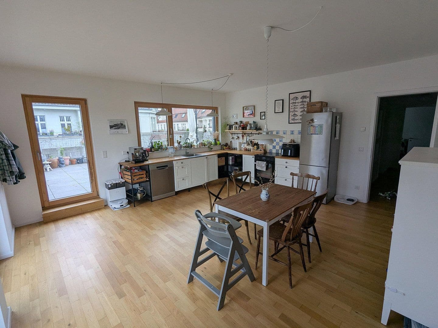 Prenájom bytu 3-izbový 151 m², Krachtstr. 8, Berlin, Berlín Prenájom bytu 3-izbový 151 m², Krachtstr. 8, Berlin, Berlín