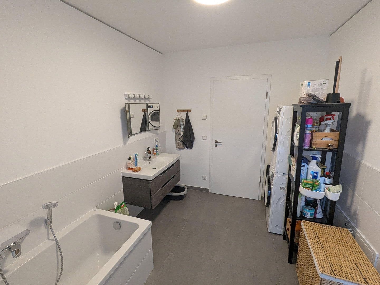 Prenájom bytu 3-izbový 151 m², Krachtstr. 8, Berlin, Berlín Prenájom bytu 3-izbový 151 m², Krachtstr. 8, Berlin, Berlín