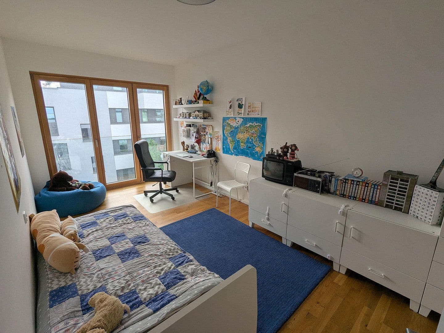 Prenájom bytu 3-izbový 151 m², Krachtstr. 8, Berlin, Berlín Prenájom bytu 3-izbový 151 m², Krachtstr. 8, Berlin, Berlín