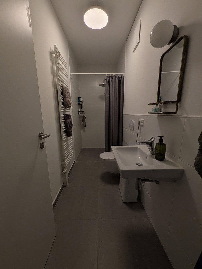 Prenájom bytu 3-izbový 151 m², Krachtstr. 8, Berlin, Berlín Prenájom bytu 3-izbový 151 m², Krachtstr. 8, Berlin, Berlín